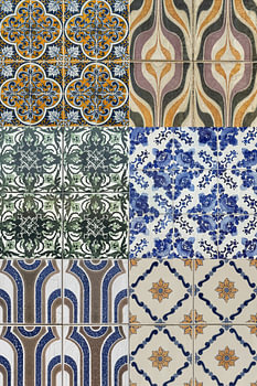 Eclectische Portugese tegelcollectie als verticale wanddecoratie