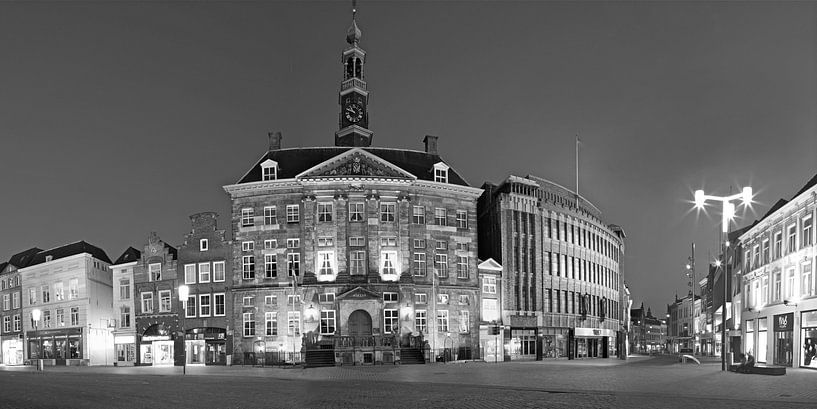 Panorama of the city hall at the market of Den Bosch in black and white by Jasper van de Gein Photography