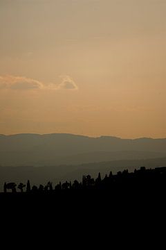 Zonsondergang in de heuvels van Toscane, Italië
