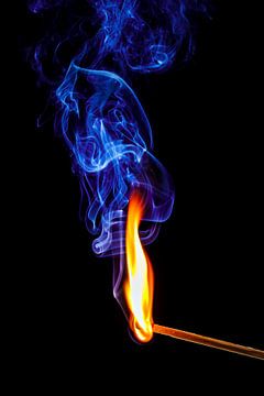 Vlam met rook van Roland Brack