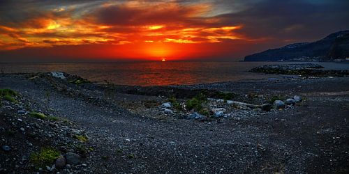 Felsenküste im Sonnenuntergang von georgfotoart
