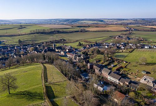 Luchtfoto van het kerkdorpje Eys in Zuid-Limburg