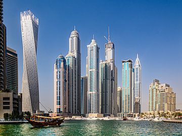 Dau en hoogbouw architectuur in Dubai Marina VAE van Dieter Walther