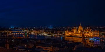 Über „Budapest bei Nacht – Das Parlament an der Donau“ von Johan Savelkoul