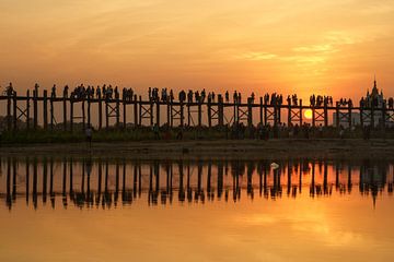 coucher de soleil au pont U-bein sur Stefan Havadi-Nagy
