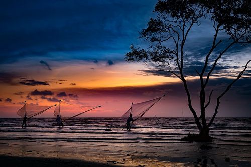 Pêcheurs chinois au coucher du soleil
