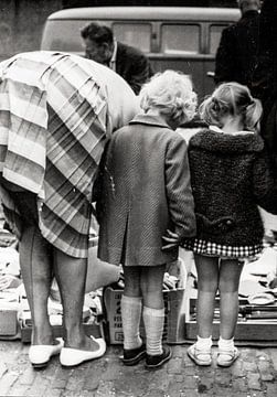 Meisjes Waterlooplein 60-er jaren Zwart-Wit