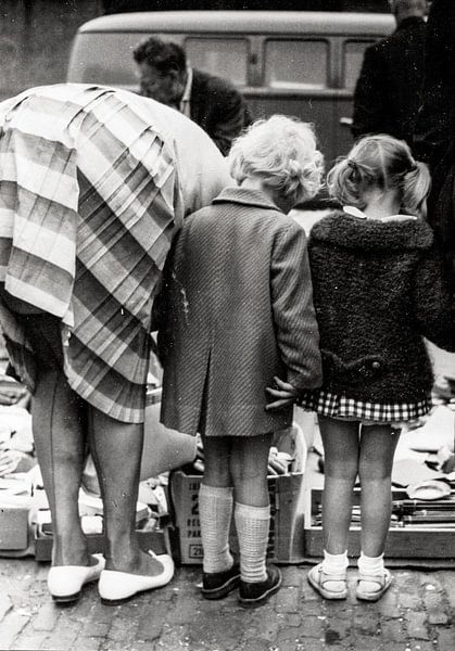 Meisjes Waterlooplein 60-er jaren Zwart-Wit van PIX STREET PHOTOGRAPHY