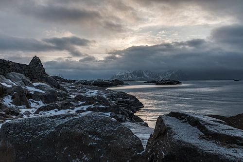  Meerblick mit Bergen (Norwegen)