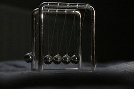 Newton Cradle by Berrie