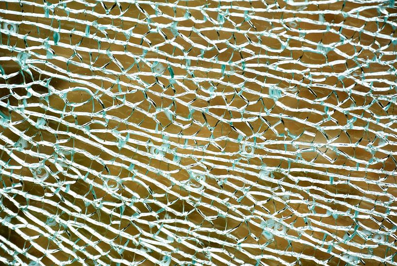 Gebroken glas, broken glass von Astrid Koopmans