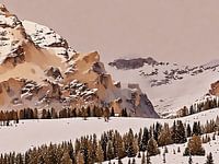 Besneeuwd berglandschap in Alta Badia Italiaanse Alpen Dolomieten