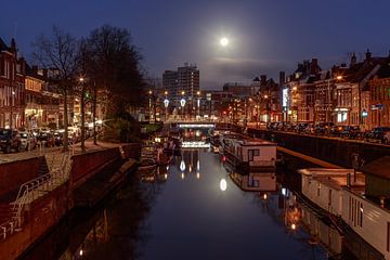 Volle maan boven Groningen van Koos de Wit