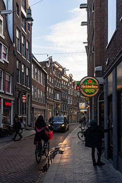 centrum van Amsterdam tijdens het blauwe uurtje van Jeannette Kliebisch