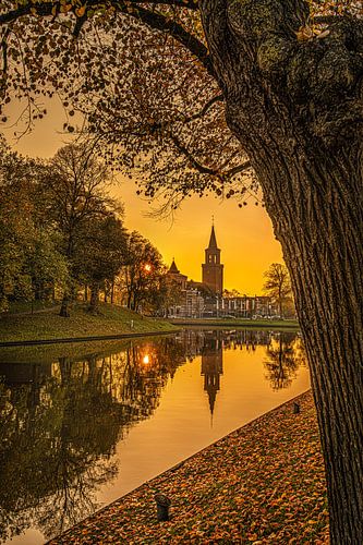 Zonsondergang boven de stadsgracht ter hoogte van de Prinsentuin