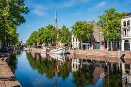 Along the quay in old Schiedam by Paysages urbains - Rick Van der Poorten Photography