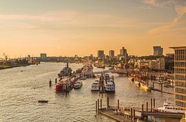 Hamburg Landungsbrücken von Ursula Reins