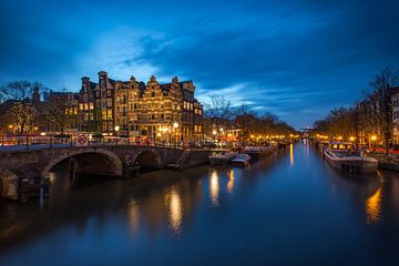 Blue hour Amsterdam ! van Marc Broekman Photography