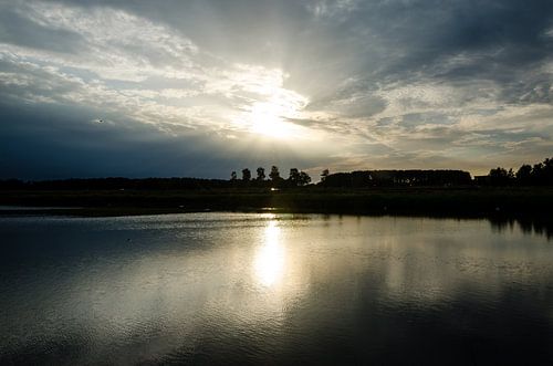 Mooie lucht met zonsondergang 