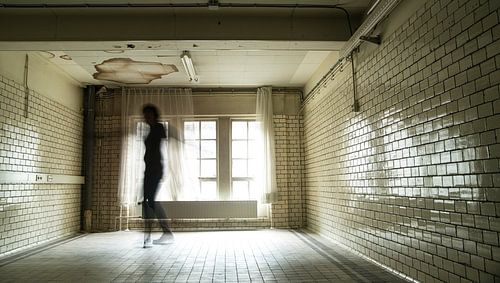 Geheimzinnige gedaante in het oude postkantoor van Rotterdam