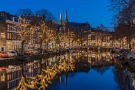 Stille avond bij de Krijtberg aan het Singel in Amsterdam van Jeroen de Jongh thumbnail