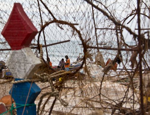 Doorkijkje door een kreeffuik in Kafountine (Senegal)