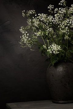 Ländliches Stillleben mit Kuh Petersilie im Krug von Mayra Fotografie