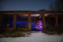 lightpainting in an abandoned building by Charlotte Gohl
