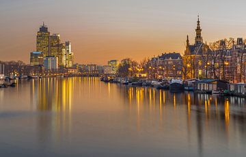 Amstel Amsterdam in gouden licht van Elisabeth Aardema