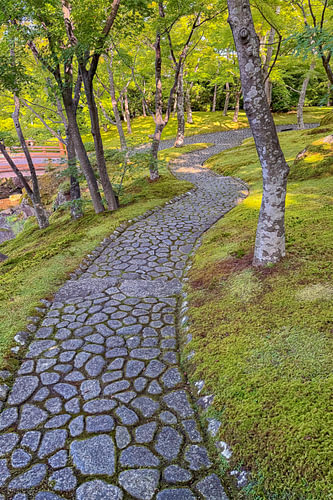Hakone museum voor Kunst in Japan heeft een prachtig aangelegde tuin