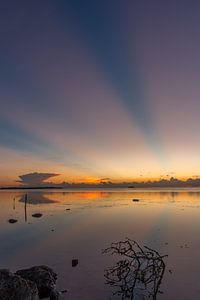 Zonsondergang in portret stand sur Erik de Rijk