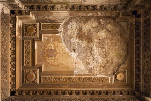 Plafond en décomposition.