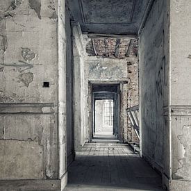 Urbex Korridor Wanddekoration | Verlassene Orte von Steven Dijkshoorn