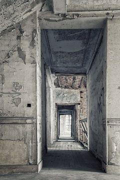 Urbex corridor wall decoration | Abandoned places by Steven Dijkshoorn