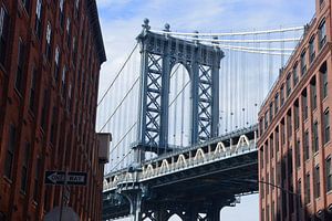 Manhattan Bridge gezien vanuit Washington Street in Brooklyn van Merijn van der Vliet