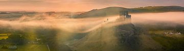 Panorama du lever du soleil Château de Corfe, Dorset, Angleterre