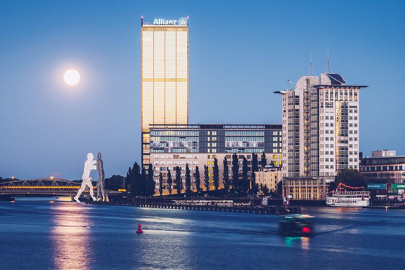 Berlin - Treptowers / Molecule Man par Alexander Voss