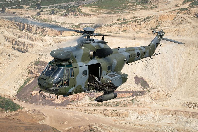 Armée de l'air libanaise IAR-330SM Puma par Dirk Jan de Ridder - Ridder Aero Media