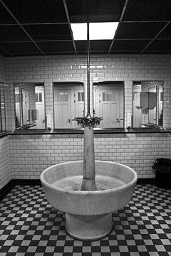 washbasin by Ingrid Stel