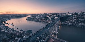 Een avond bij de Dom Luís I Brug, Porto, Portugal