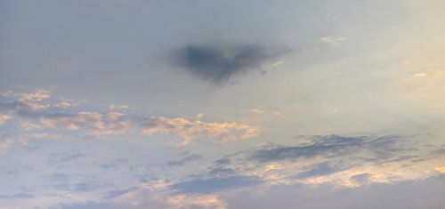 Gekleurde avond lucht met hartje