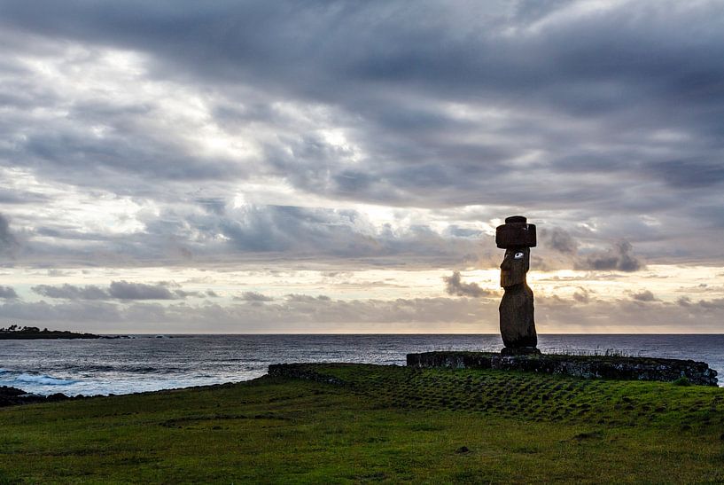 Sunset at the statues of Easter Island (Ahu Tahai) with the Pacific Ocean with clouds in the backgro by WorldWidePhotoWeb