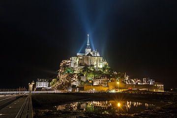 Mont Saint-Michel in de nacht