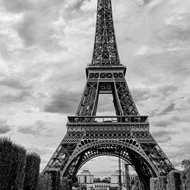 La Tour Eiffel à Paris en noir et blanc sur Blond Beeld