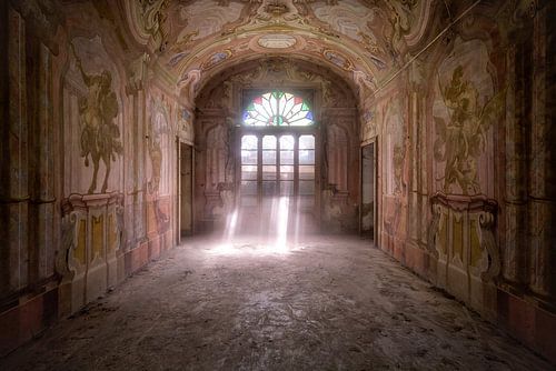 Belle Fresque dans une maison abandonnée. sur Roman Robroek - Photos de bâtiments abandonnés