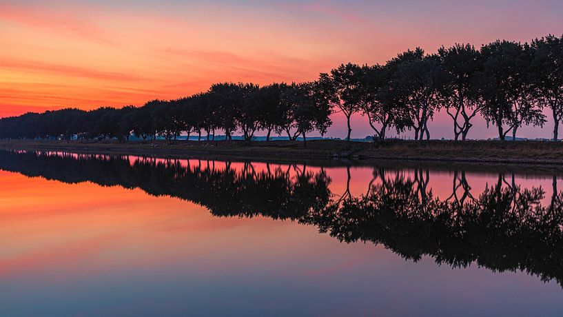Sunrise at the canal through Walcheren, Zeeland by Henk Meijer Photography