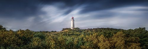 Vuurtoren Dornbusch aan de Hiddensee met bewegende wolken