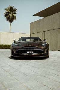 Aston Martin DB12 - Présence architecturale (I)