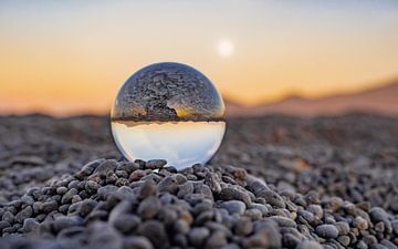 Coucher de soleil entre les volcans sur Stijn Cleynhens