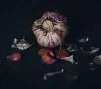 De Italiaanse keuken - Stilleven van knoflook zoals op het schilderij van de Hollandse meesters